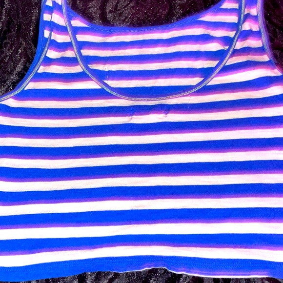 Hol lister crop top ..barely wore size small - Picture 2 of 4